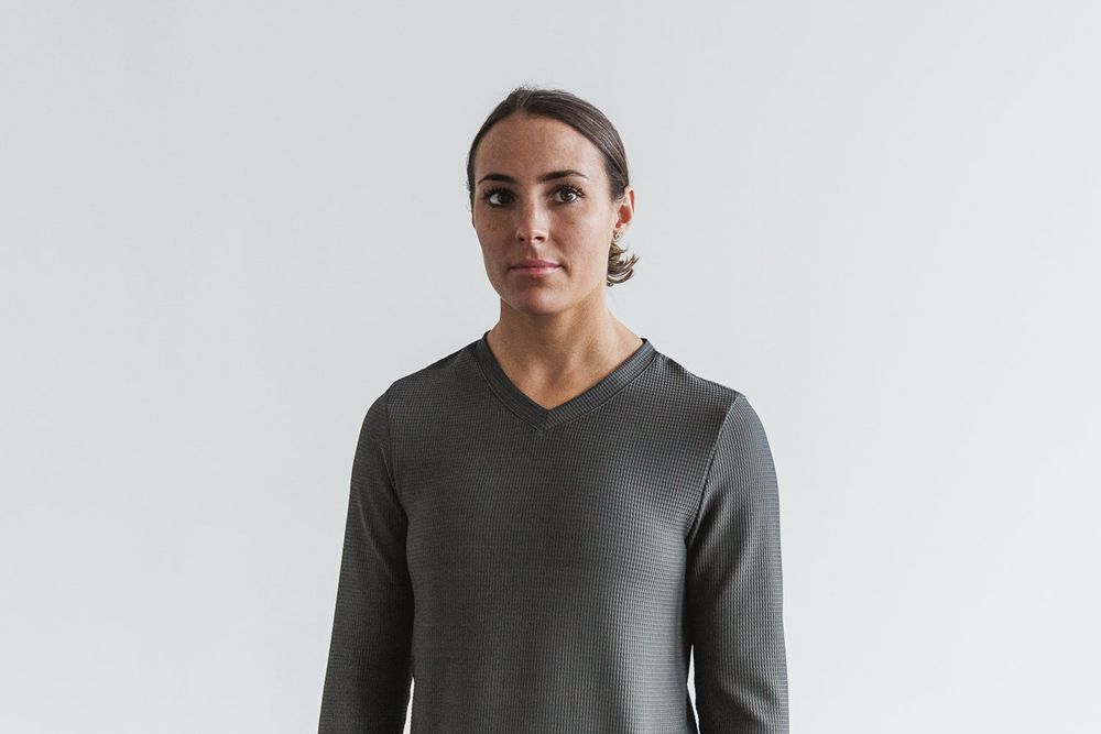 NOBULL Women's V-Neck Waffle Long Sleeve - Dark Shadow - Ireland (3472XMBNC)